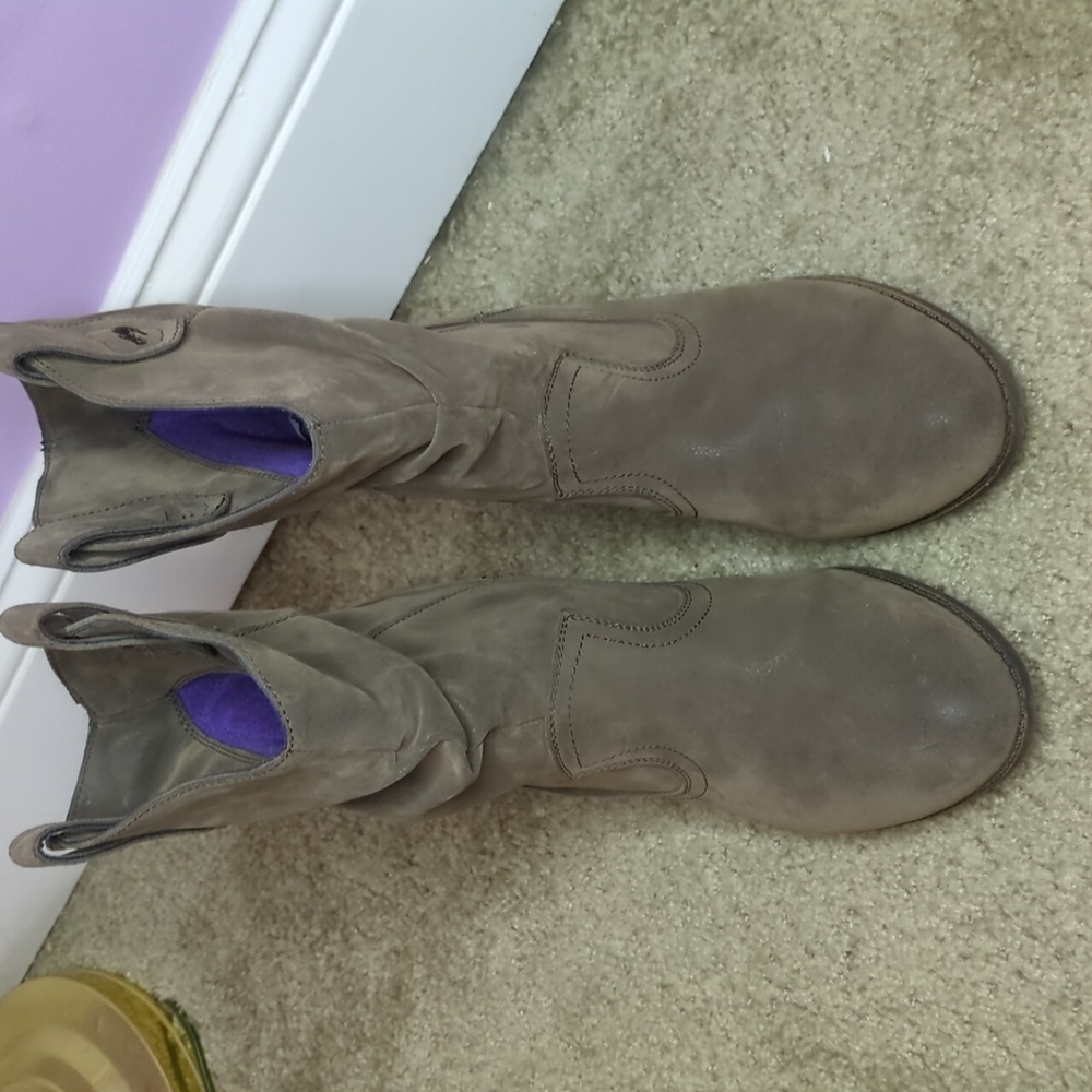 Boots - Picture 2 of 5